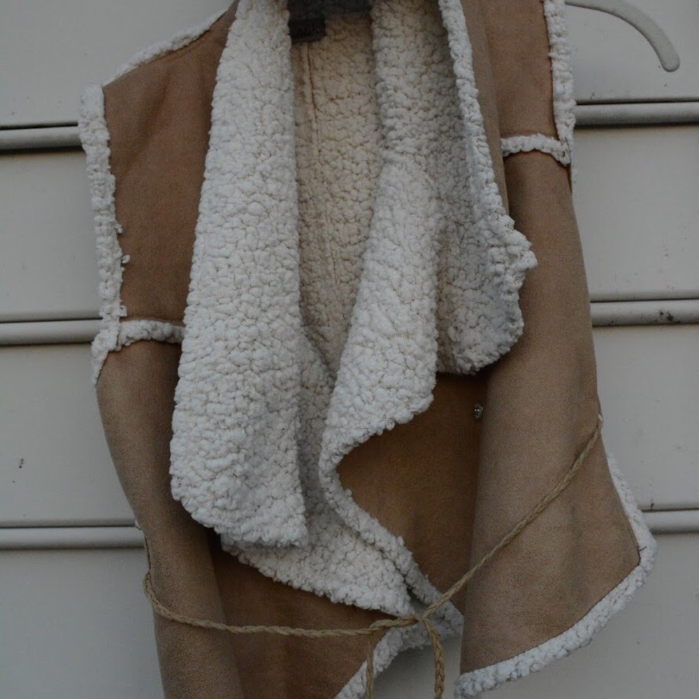 • Faux Shearling & Faux Suede Vest •